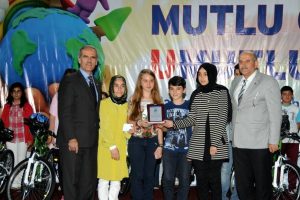 Başarılı &ouml;ğrencilere &ouml;d&uuml;l B&uuml;y&uuml;kşehir'den