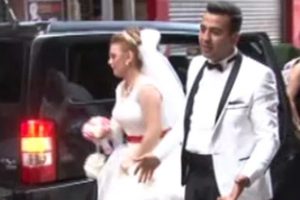 Mutlu g&uuml;nlerinde eylemin ortasında kaldılar