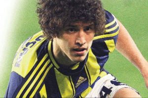 Salih U&ccedil;an imzayı atıyor!