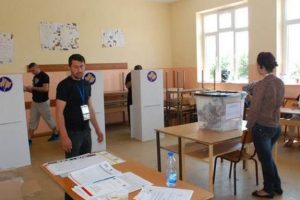 Kosova'da sandıklar a&ccedil;ıldı, Başbakan Erdoğan'a oy &ccedil;ıktı