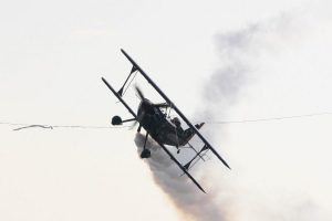 Pistin ortasına kurulan ipi u&ccedil;ağıyla b&ouml;yle kesti