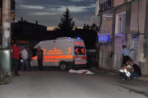 Bursa'da şoke eden intihar! Polislerin g&ouml;z&uuml; &ouml;n&uuml;nde atladı