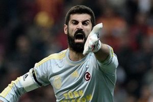 Volkan Demirel, a&ccedil;ık arttırmada Alex'i ge&ccedil;ti!
