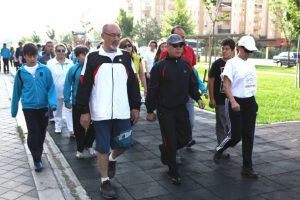 Nil&uuml;fer'de sabah akşam spor yapıyor