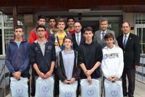 Şahin'in okul ziyaretleri s&uuml;r&uuml;yor