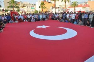 'Bayrağa saygı' y&uuml;r&uuml;y&uuml;ş&uuml;!