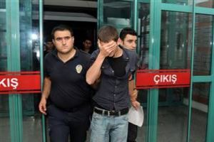 54 &uuml;niversite &ouml;ğrencisi g&ouml;zaltında