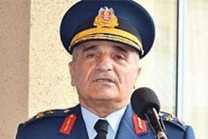 Başbakan'ın s&ouml;zlerinden sonra g&ouml;zler ona &ccedil;evrildi!