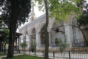 Bursa'da tarihi cami 2 yıl sonra ibadete a&ccedil;ılıyor