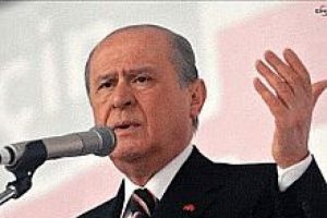 Bah&ccedil;eli'den bayrak a&ccedil;ıklaması!