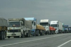 28 T&uuml;rk TIR şof&ouml;r&uuml; rehin alındı