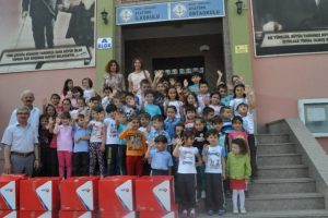 Miniklerden Soma'ya yardım