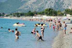 Tatilcilerin deniz, kum, g&uuml;neş keyfi