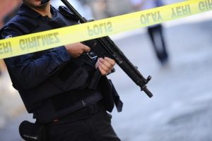 İstanbul'da ter&ouml;r operasyonu: 14 g&ouml;zaltı