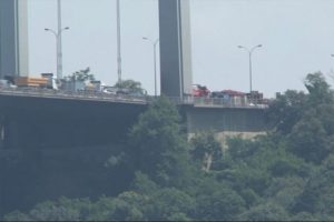 K&ouml;pr&uuml;de yangın trafiği durdurdu