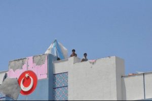 İş&ccedil;ilerin &ccedil;atıdaki eylemi 20'nci saatinde