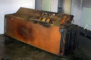 Vahşet! Karısını odaya kitleyip evini yaktı!