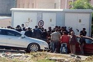 Suriyeliler hastane basıp askerlere saldırdı