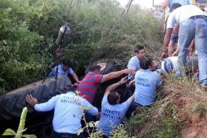 Trakt&ouml;r kanala u&ccedil;tu:1 &ouml;l&uuml;, 1 yaralı