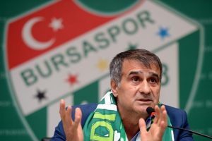 Şenol G&uuml;neş ayrılığın eşiğinden mi d&ouml;nd&uuml;?