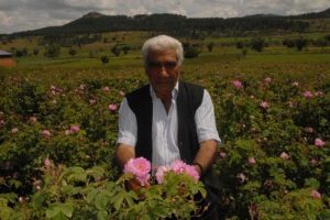 Dağ k&ouml;y&uuml; g&uuml;lle g&uuml;ld&uuml;