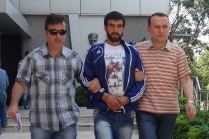 Kapka&ccedil;&ccedil;ıyı robot resim yakalattı