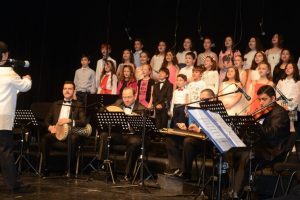 K&uuml;&ccedil;&uuml;k sanat&ccedil;ılar b&uuml;y&uuml;ledi