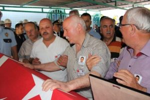 "Sevdiğin bu bayrak sana yakışmış H&uuml;seyin"
