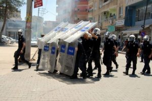 14 kişi g&ouml;zaltında