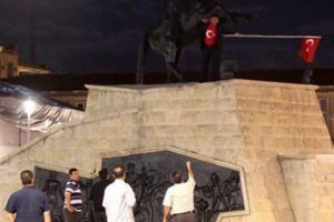 Bayrak indirildi diye intihara kalkıştı