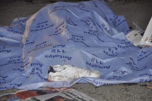 &Uuml;zeri a&ccedil;ık otomobilden fırladı