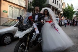 Yunus timlerinden motosikletli gelin alma...