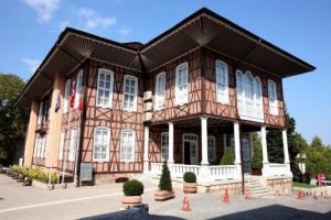 135 yıllık tarihi bina vakıflara ge&ccedil;ti!