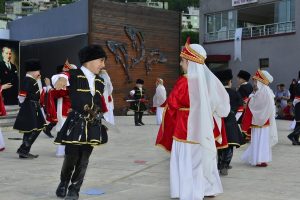 Miniklerden b&uuml;y&uuml;k g&ouml;steri
