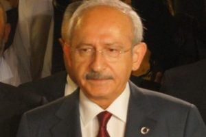 Kılı&ccedil;daroğlu IŞİD'in ka&ccedil;ırdığı konsolosun eşiyle konuştu