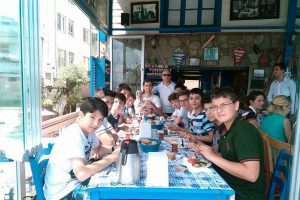Mudanya Gen&ccedil;lik Spor Kul&uuml;b&uuml;'nden &ccedil;ocuklara kahvaltı