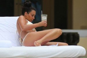 Kim Kardashian ikinci balayında
