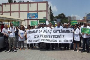 Hastane bah&ccedil;esinde gezi eylemi