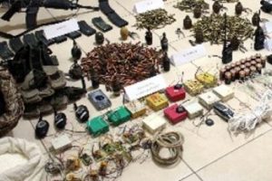 TEM kenarında valiz i&ccedil;erisinden m&uuml;himmat &ccedil;ıktı