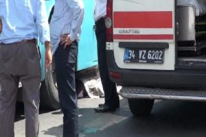 Otob&uuml;s&uuml;n altında ezilen kadından k&ouml;t&uuml; haber!