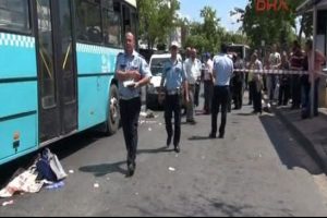Feci kaza! Halk otob&uuml;s&uuml; bir kadını ezdi!
