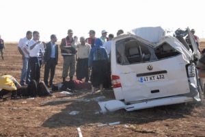 D&uuml;ğ&uuml;ne yolunda feci kaza!
