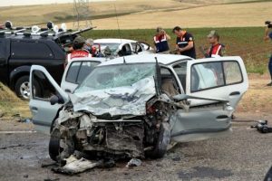 Feci kaza: 1 &ouml;l&uuml;, 10 yaralı
