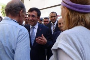 Bakan turist rehberi oldu