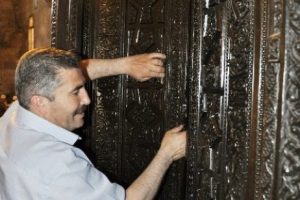 Tarihi minbere emitasyon kapı