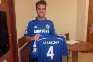 Bar&ccedil;a Fabregas'ı yerden yere vurdu