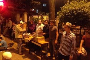 Berat gecesini ikramlarla kuyladılar