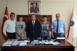 Gen&ccedil;lerden &ouml;rnek davranış