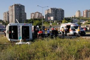 Başkentte trafik kazası: 2 &ouml;l&uuml;, 30 yaralı