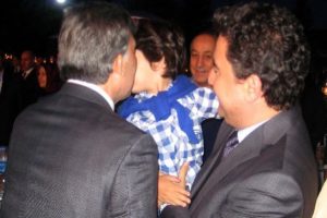 Babacan, oğlu Emir'i yanından ayırmadı